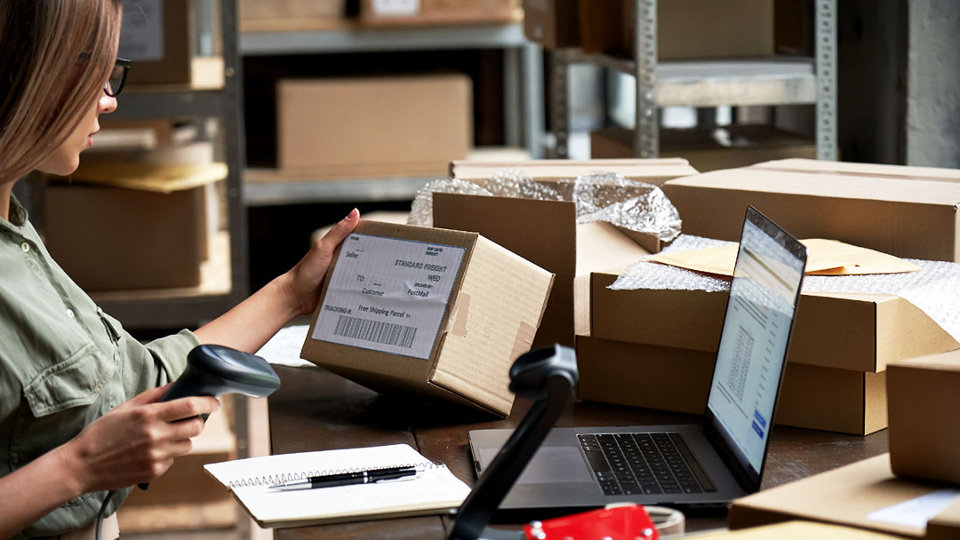 Flat Rate vs. Cubic Shipping: How To Get The Best Value For Each Package